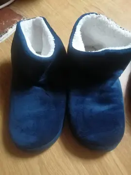 2 Paires de chaussons taille 42