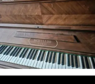 Piano droit à donner contre enlèvement