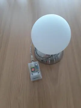 lampe de chevet , allumage tactile