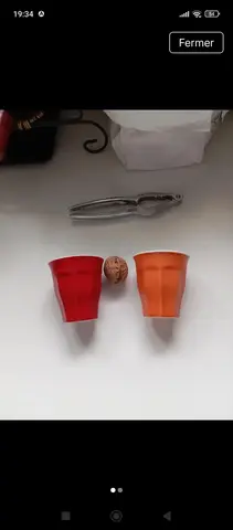 petites tasses à expresso rouge et orange