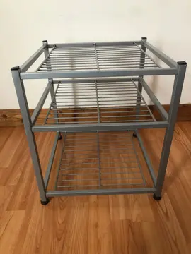 Petite étagère ou petite table de chevet