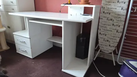 Bureau blanc melaminé