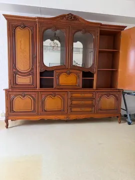 bonjour j’ai ce beau buffet à donner il est en très bonne état il se trouve à Trappes merci beaucoup