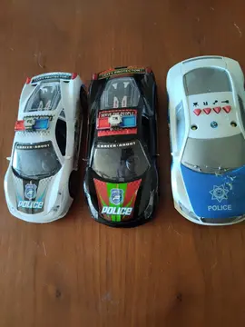 jouets...3 voitures de Police