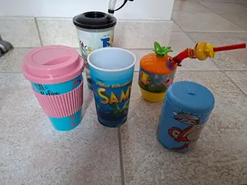 gobelets plastiques