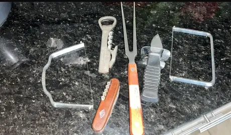 PLUSIEURS USTENSILES DE CUISINE