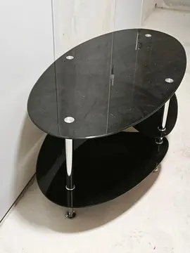 Table basse noire en verre