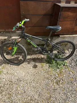 donne vélo garçon.