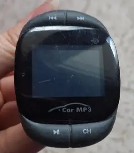 Transmetteur radio pour musique MP3 (carte SD) sur allume cigarre