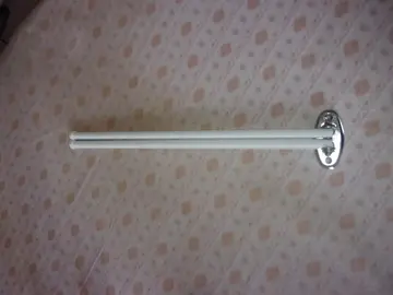 Ancien porte-torchons ou serviettes mural avec 2 barres métal blanc Longueur 42 cm