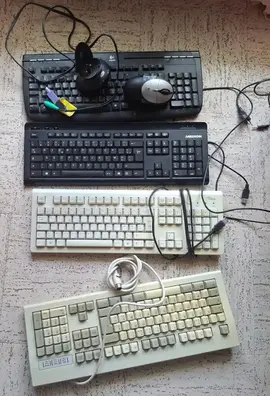 Matériel informatique divers (claviers, câble, mémoire ...)