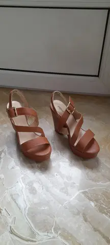 Nus-pieds à talons hauts