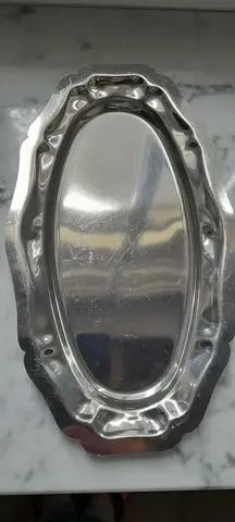 Petit plat en métal