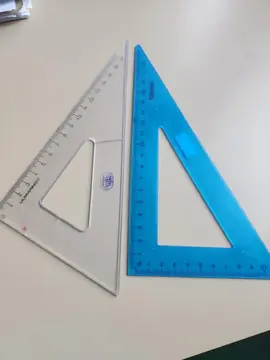 2 équerres en plastique