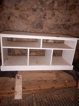 Étagère a poser sur meuble ou laisser en étagère basse.