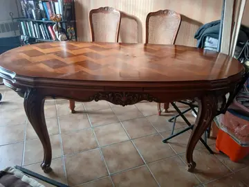 table bois massif, avec 3 rallonges + 2 chaises