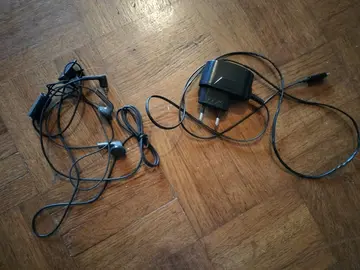 chargeur + écouteurs ancien nokia