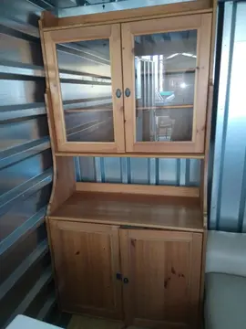 vaisselier (porte bas droite à réparer) + 4 chaises