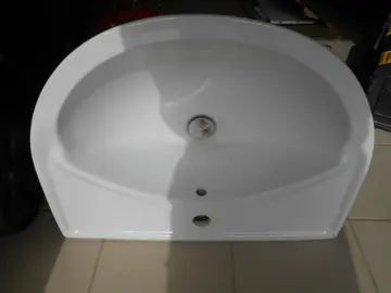 Lavabo de salle de bains sur colonne blanc