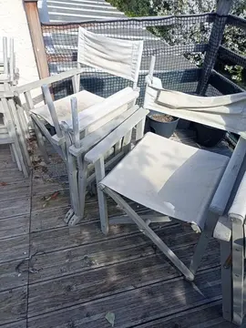 lot chaises en bois extérieur