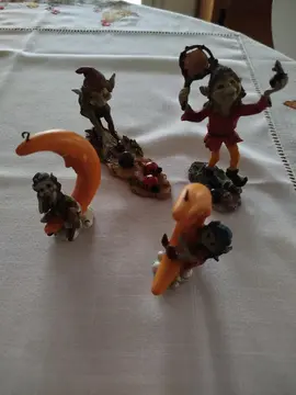 figurines
