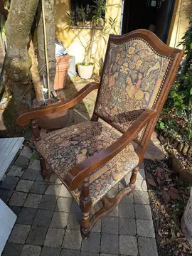 2 fauteuils style Louis X III