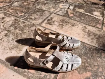 chaussures cuir doré