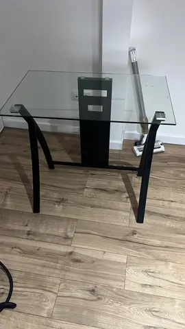 bureau verre et metal noir