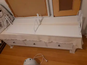 étagères avec équerres déjà fixées