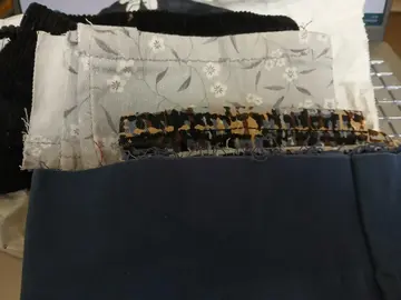 Petites chutes de tissu