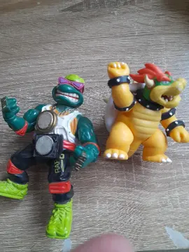 deux Tortues Ninja de 10 cm