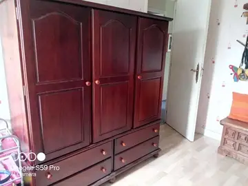 meuble penderie en bois (peuplier ?)à remonter .