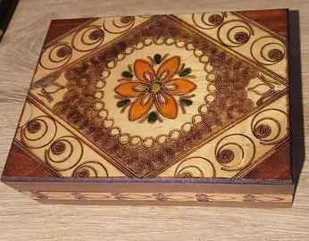 Boite décorée en bois