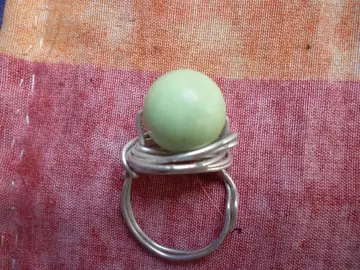 Bague en résine et fil