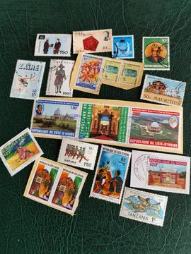 lot unique timbres Afrique..