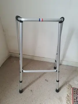 Déambulateur pied fixe
