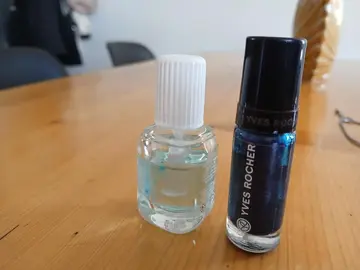 base coat et vernis bleue