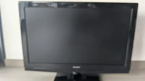 Télévision Sharp 82cm, sans telecommande