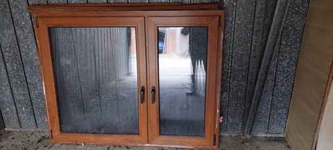 fenêtre en pvc brun