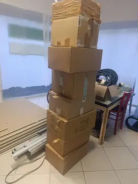 Carton de déménagement avec papier pour protection