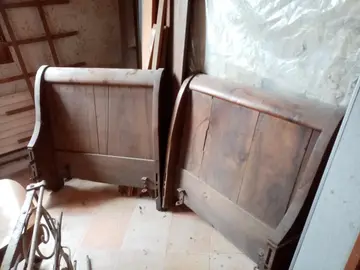 Lit bois une personne