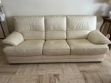 donne canapé cuir blanc