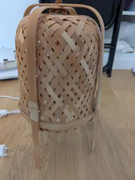 Lampe d'appoint en osier