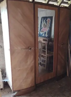 ARMOIRE EN BOIS MASSIF