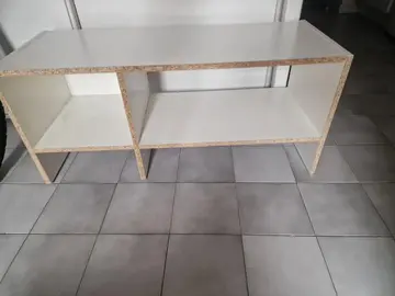 1 meuble (91 cm sur 40 cm)/1 table de chevet