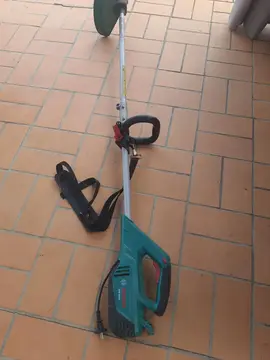 coupe bordures/ debrousailleuse Bosh