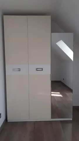 Placard jaune /penderie/armoire