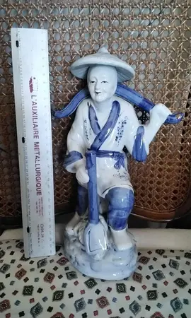 statue de Chinois. 30 cm de haut.