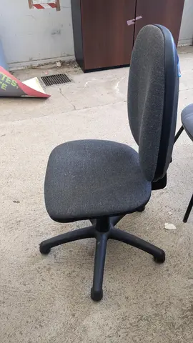 Chaise bureau grise à roulette