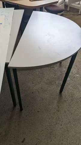 Table demi-lune